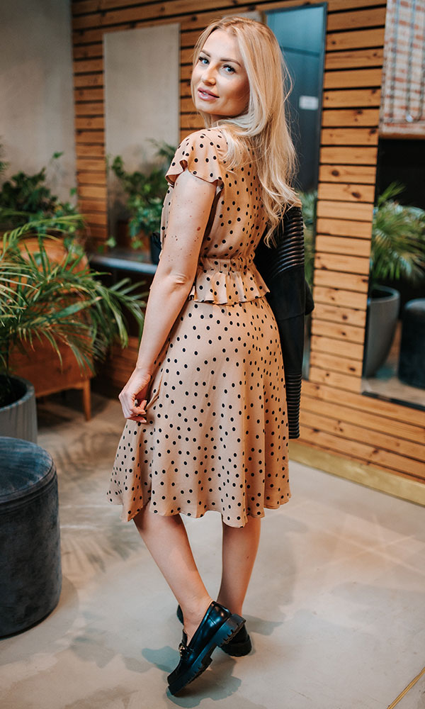 Lady dots dress